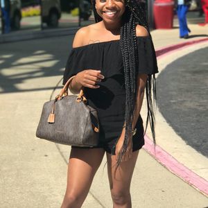 Meet your Posher, Javia